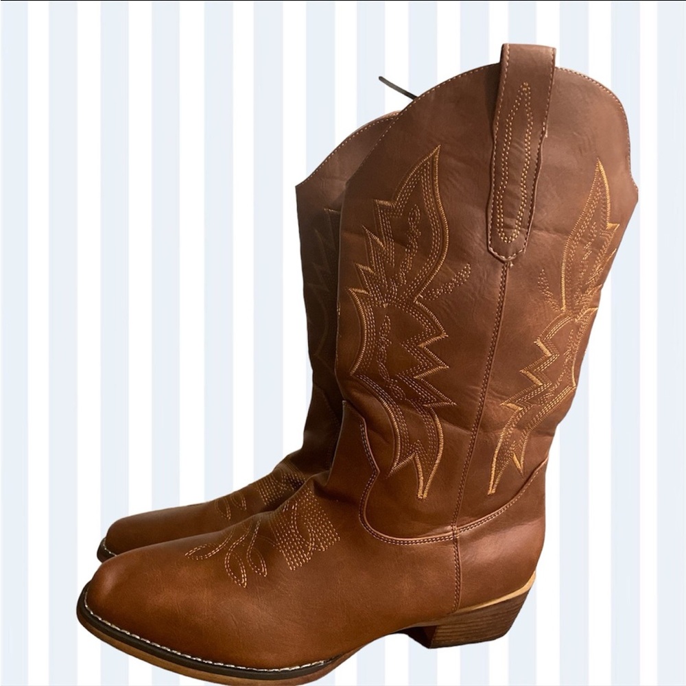 NEW BOOTS IUV Women's Modern Mid-Calf Chunky Heel Round Toe Embroidered Western.